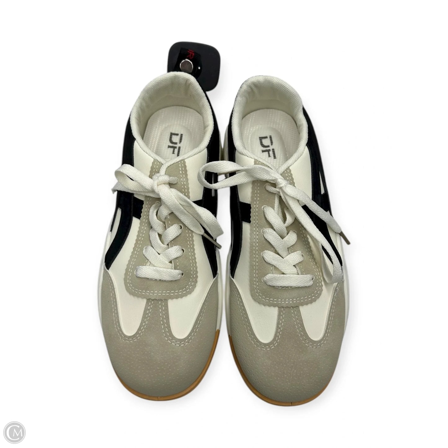 Shoes Sneakers By Clothes Mentor In White, Size: 10