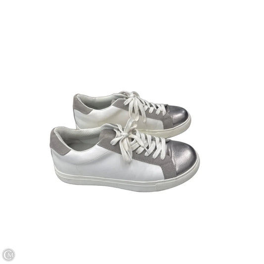 Shoes Sneakers By Isaac Mizrahi In Silver & White, Size: 8