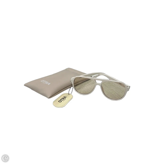 Sunglasses By Clothes Mentor, Size: