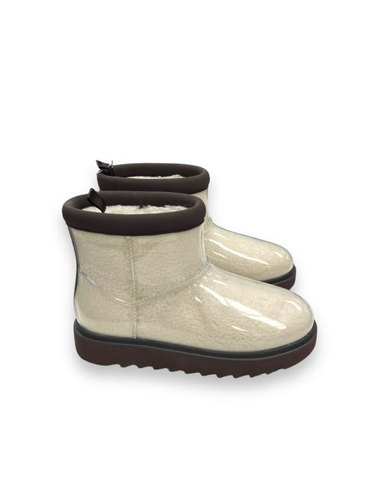 Boots Snow By Koolaburra By Ugg  Size: 8