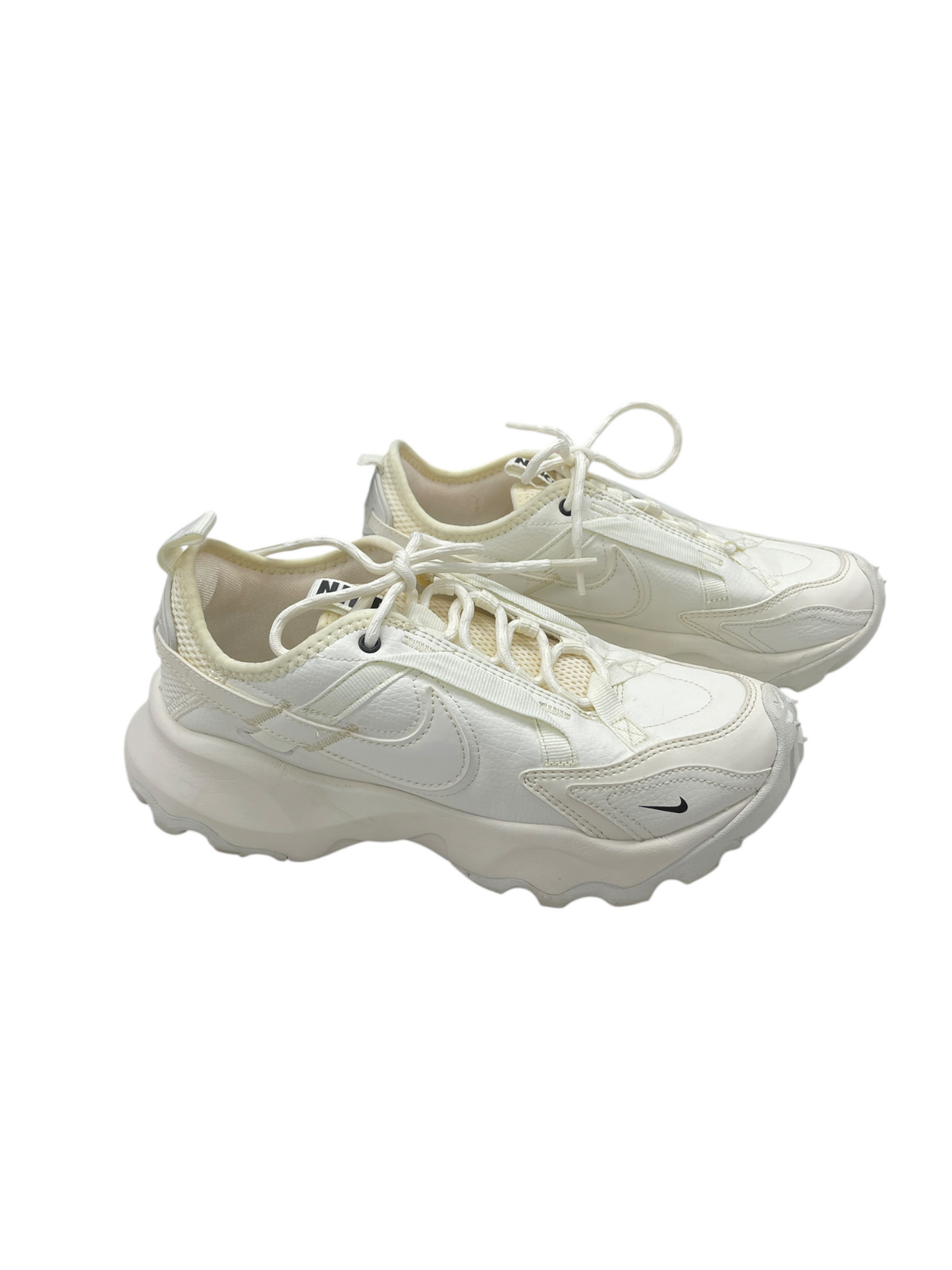 Shoes Sneakers By Nike In Cream, Size: 7