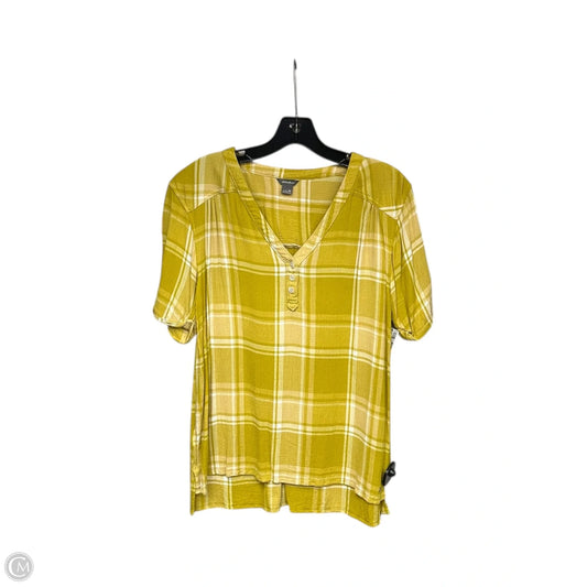 Top Short Sleeve By Eddie Bauer In Yellow, Size: M