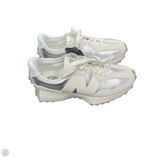Shoes Sneakers By New Balance In Silver & White, Size: 8