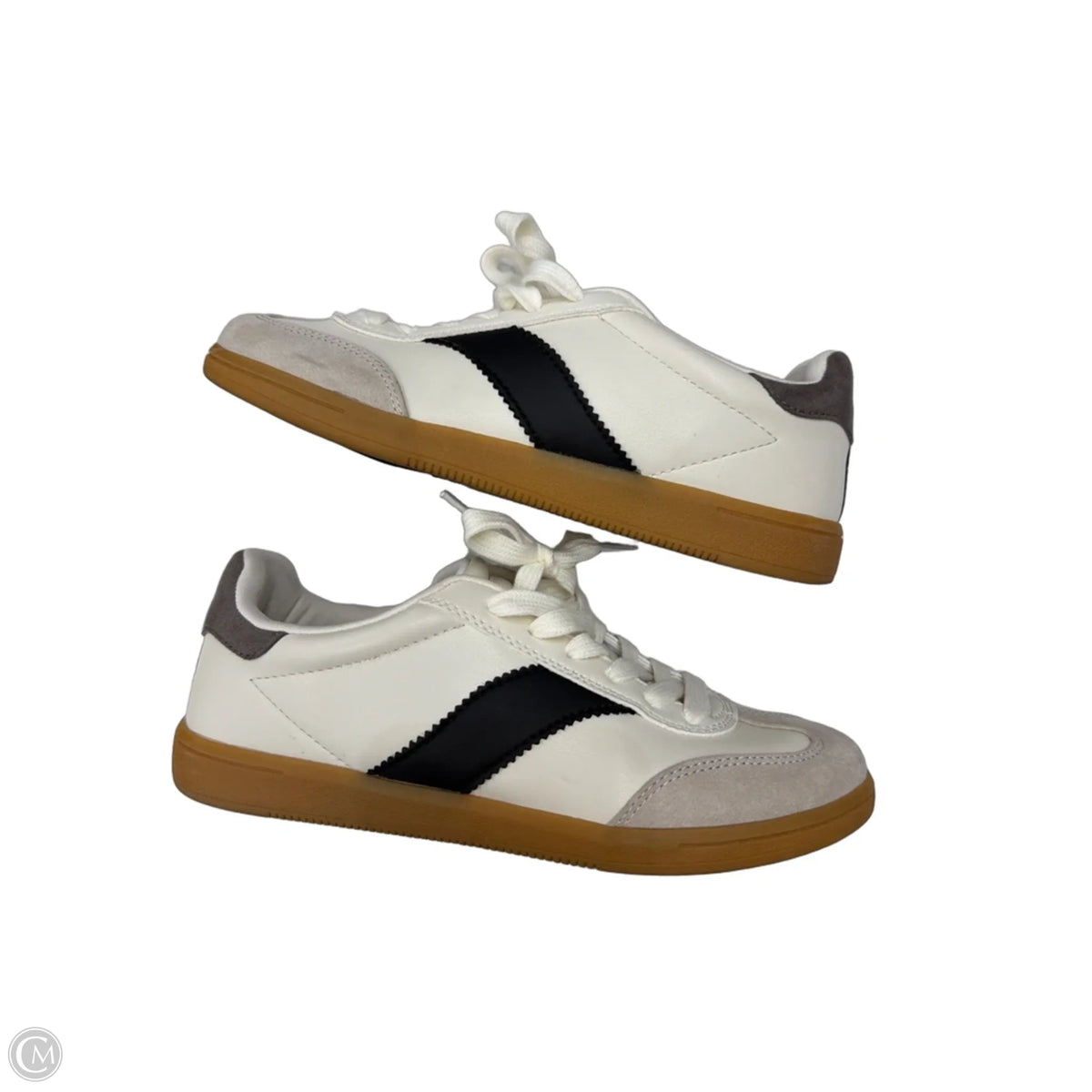 Shoes Sneakers By Universal Thread In Black & White, Size: 6.5