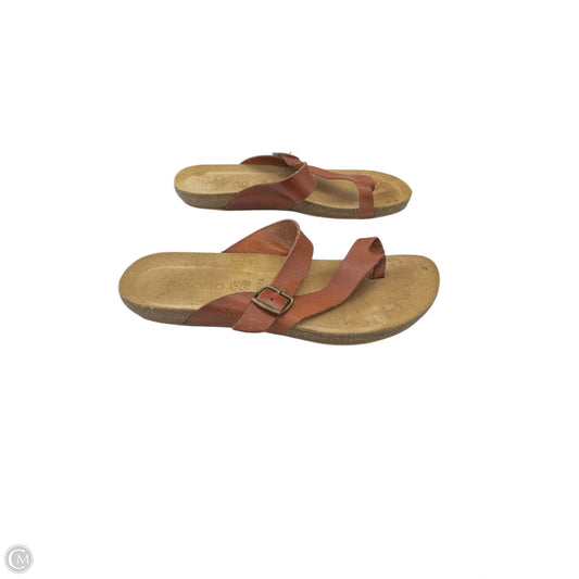 Sandals Flats By Clothes Mentor In Brown, Size: 8