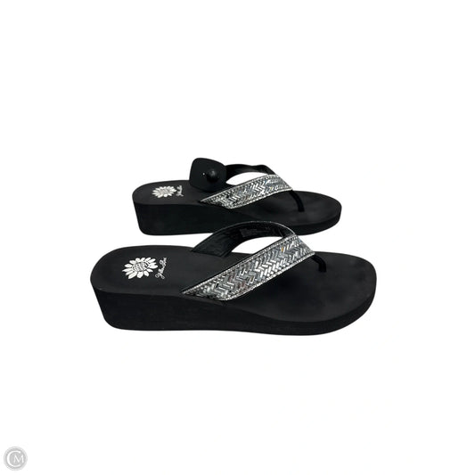 Sandals Flip Flops By Yellow Box In Black & Silver, Size: 10