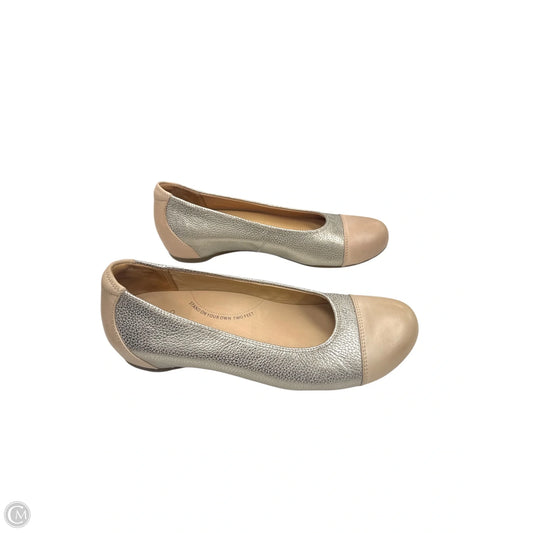 Shoes Flats By Clothes Mentor In Gold & Tan, Size: 6