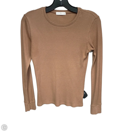 Top Long Sleeve Basic By Clothes Mentor In Tan, Size: M