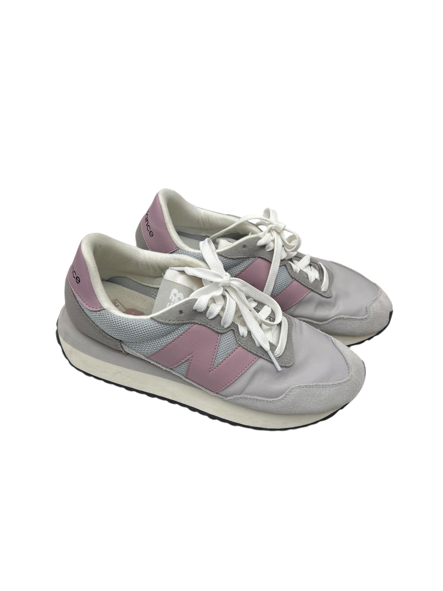 Shoes Sneakers By New Balance In Grey & Pink, Size: 9.5