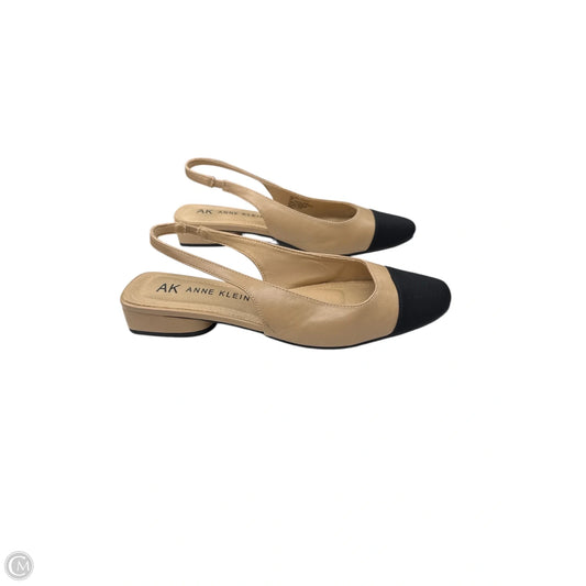 Shoes Flats By Anne Klein In Black & Tan, Size: 10