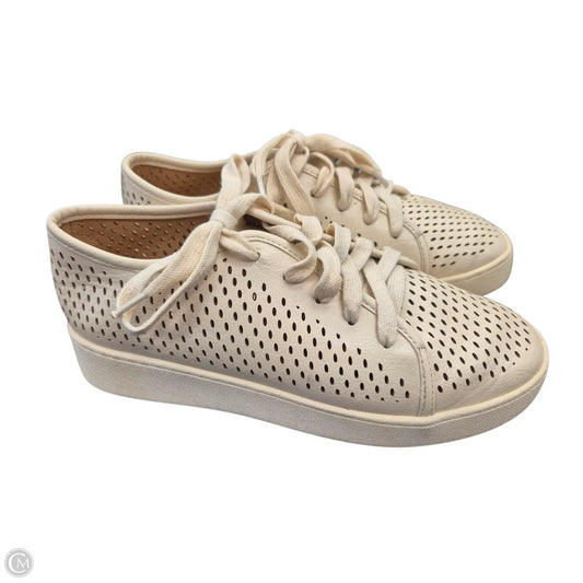 Shoes Sneakers By Clothes Mentor In Cream, Size: 7