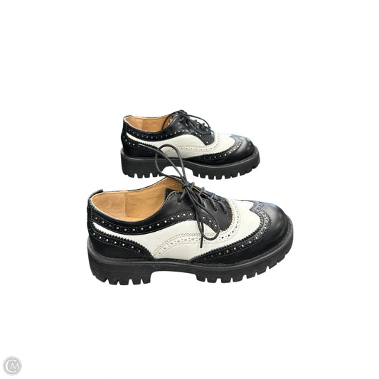 Shoes Flats By Steve Madden In Black & White, Size: 6