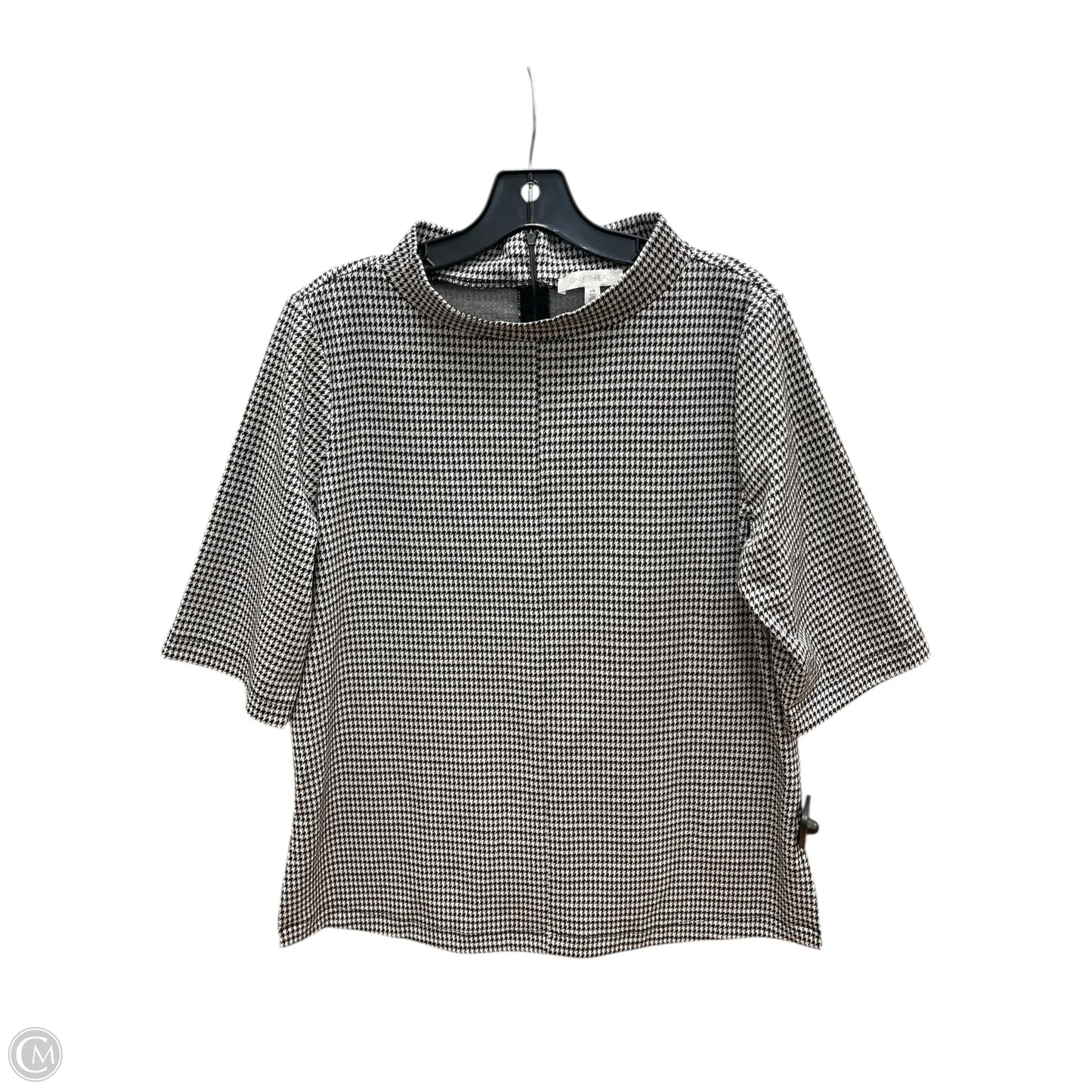 Top Short Sleeve By Clothes Mentor In Black & White, Size: L