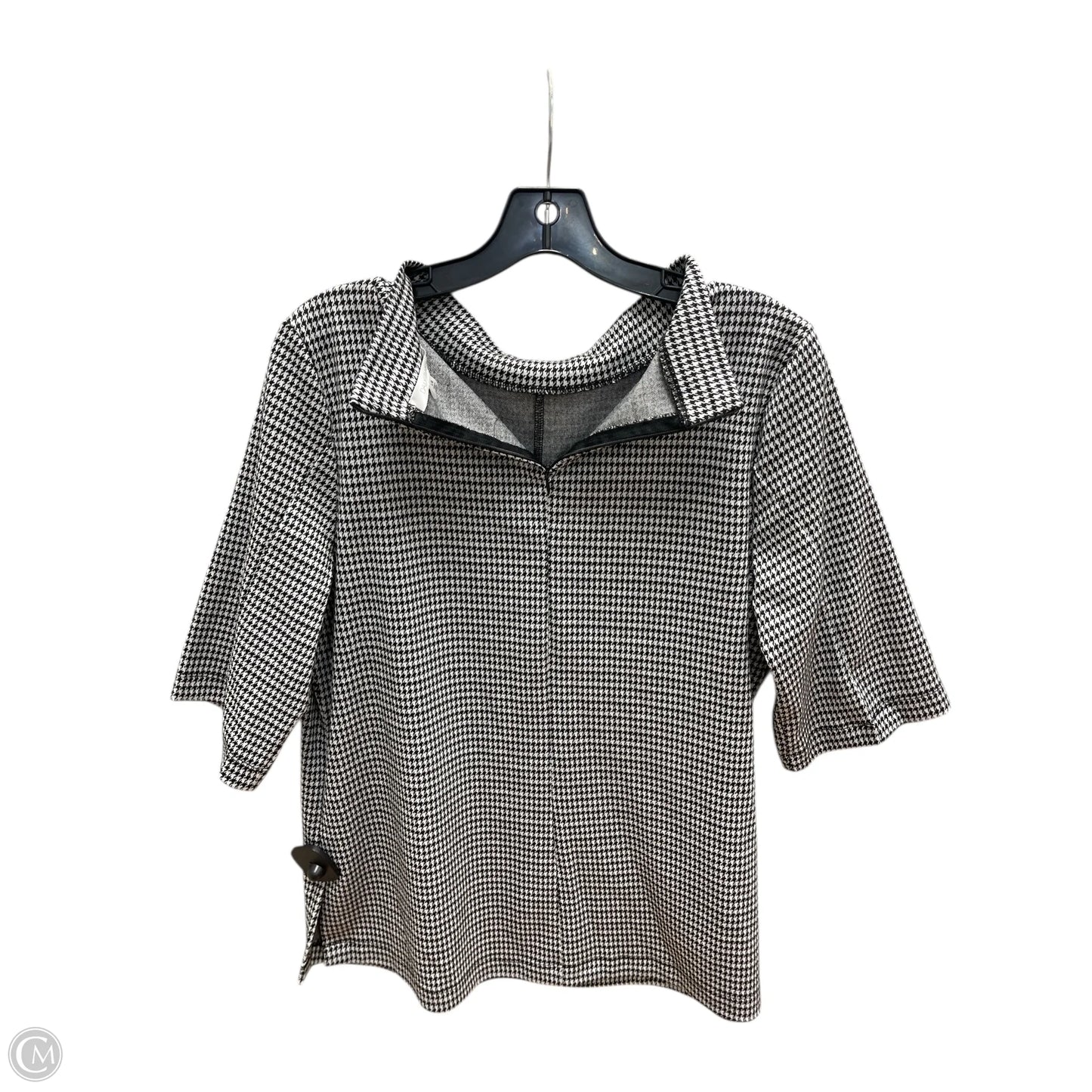 Top Short Sleeve By Clothes Mentor In Black & White, Size: L