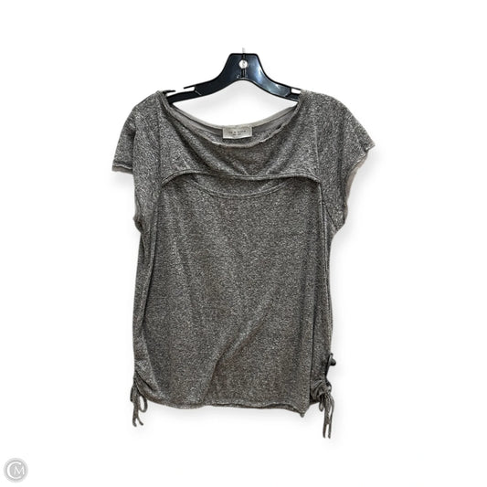 Top Short Sleeve By Clothes Mentor In Grey, Size: L