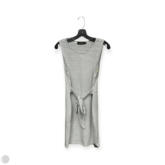 Dress Casual Short By Merokeety In Grey & White, Size: S
