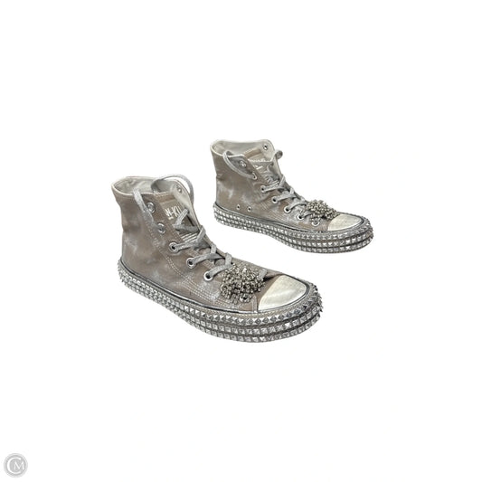 Shoes Sneakers By Nan-Ku In Silver, Size: 39