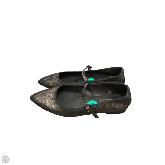 Shoes Flats By Cmc In Black & Gold, Size: 8