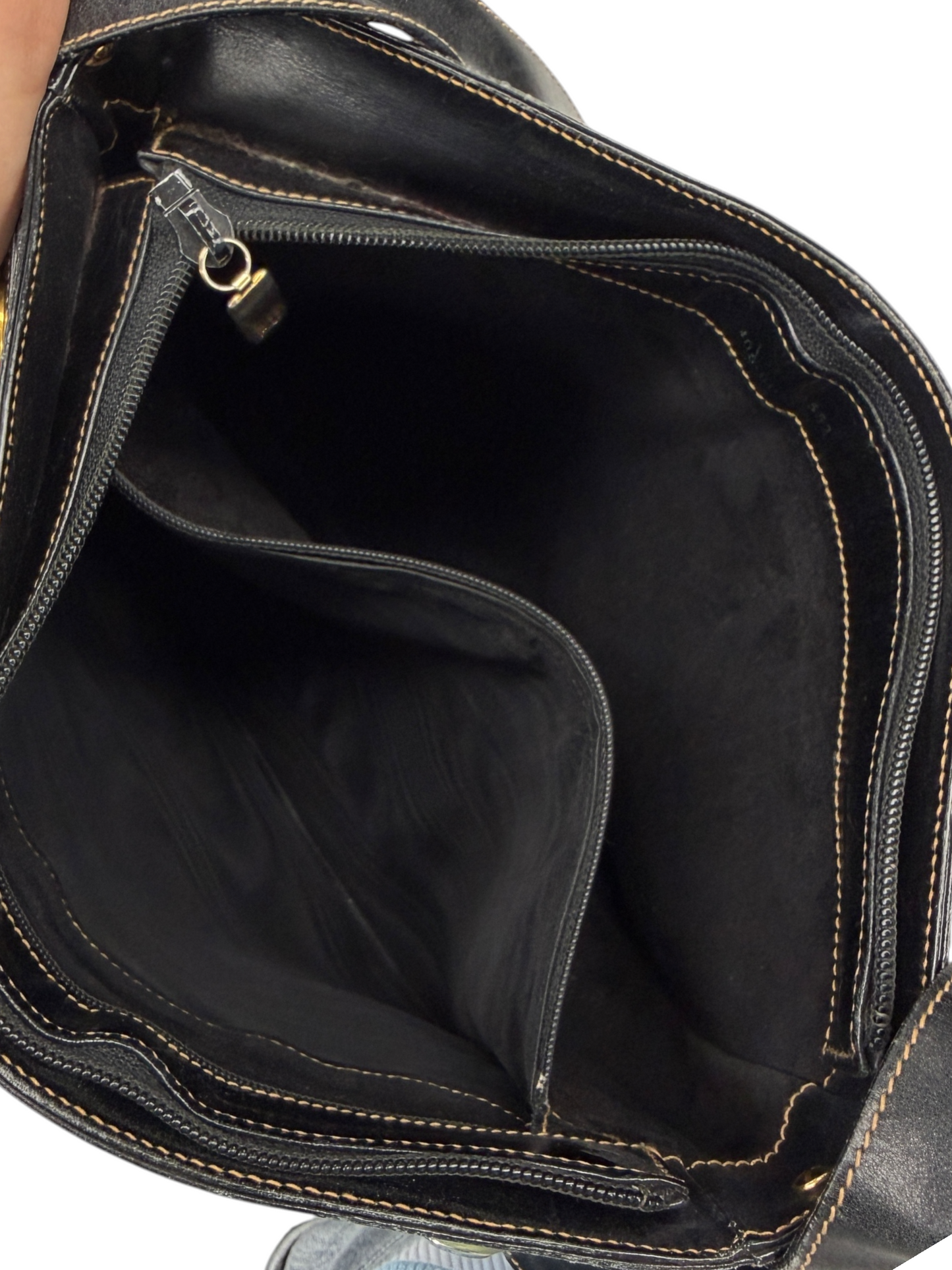 Handbag Luxury Designer By Gucci, Size: Medium