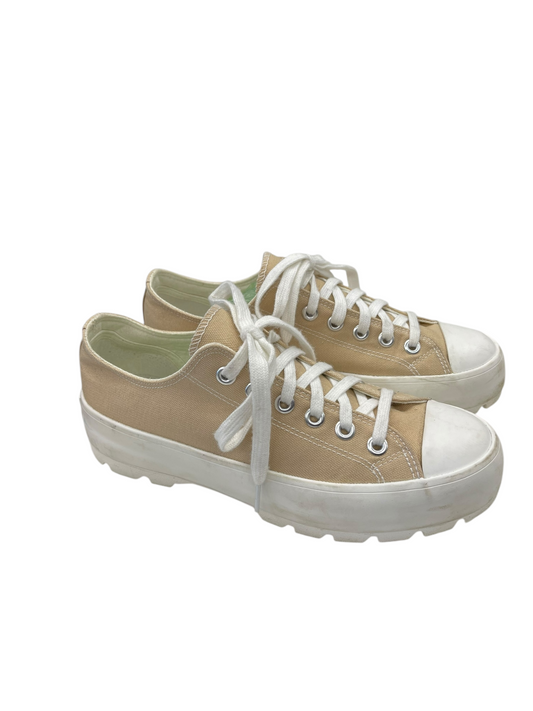 SHOES ATHLETIC by    CLOTHES MENTOR In TAN & WHITE, Size: 9